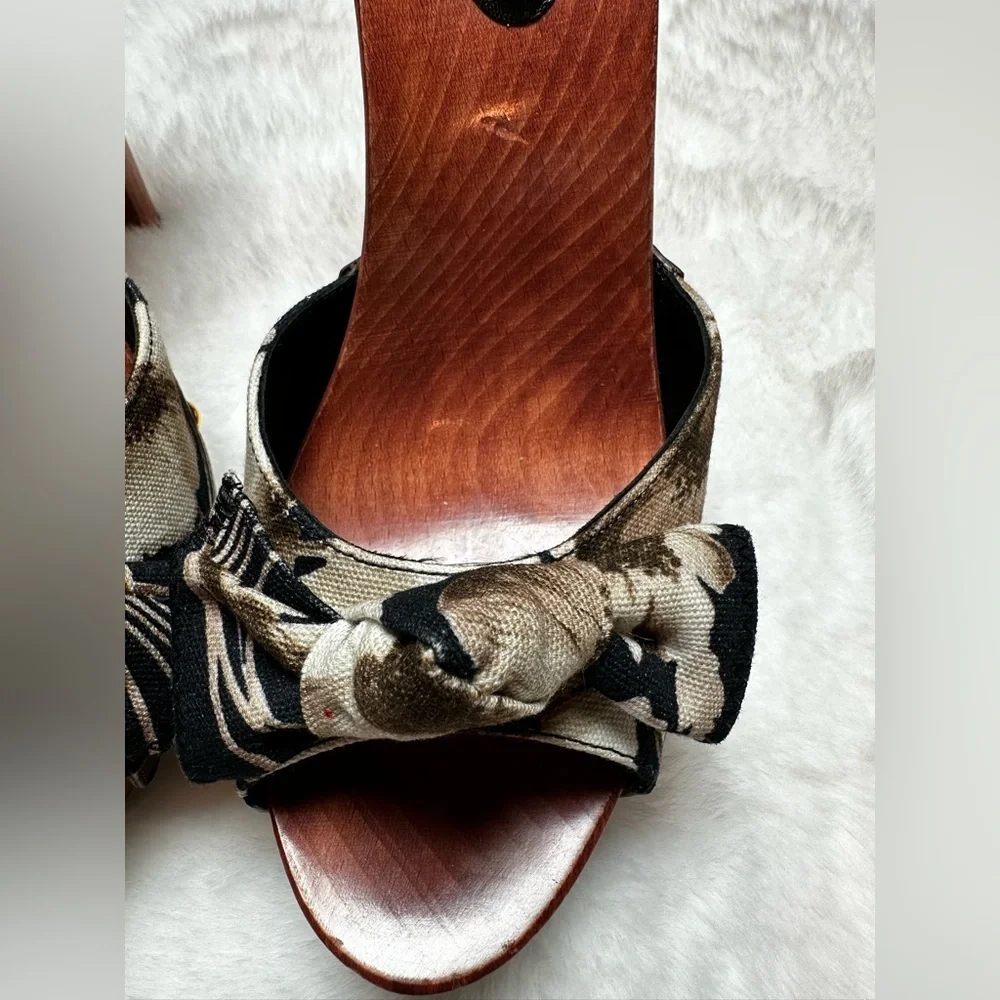 Dolce & Gabbana Women's Floral Mules - Black and Brown - Picture 6 of 17